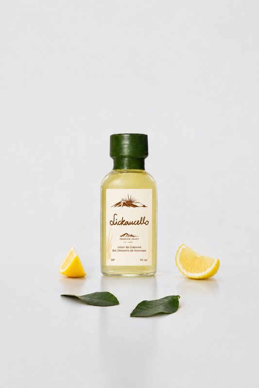 Frasco de Lickancello 50 ml, licor de limones del Desierto de Atacama, con limón