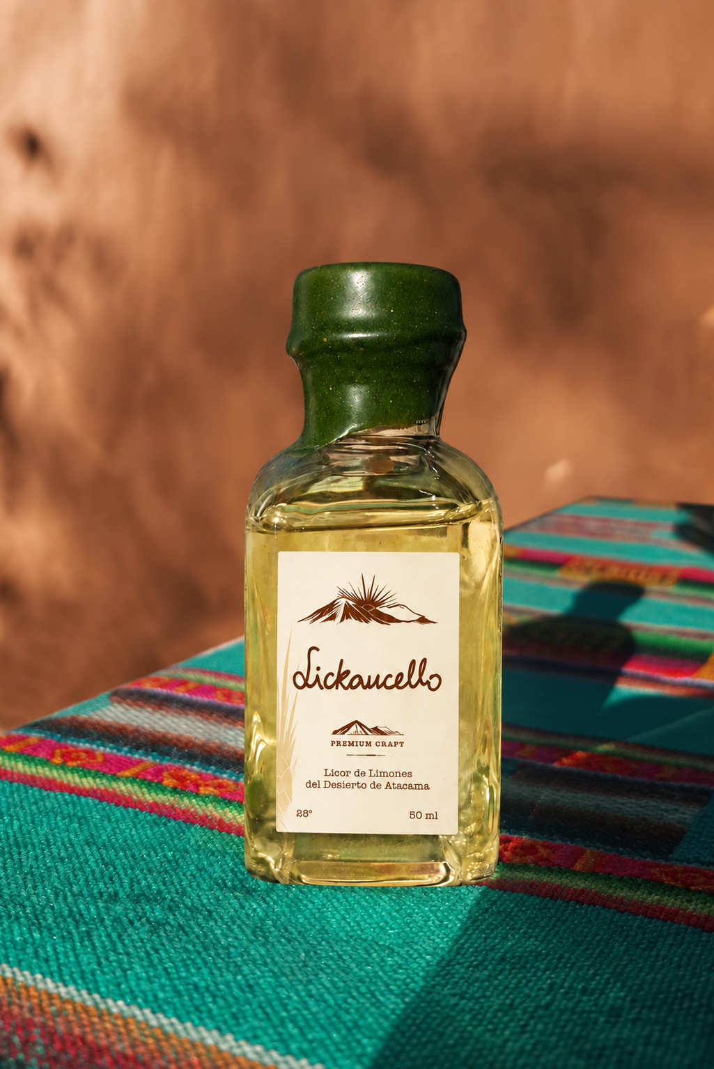 Frasco de Lickancello 50 ml sobre un textil andino