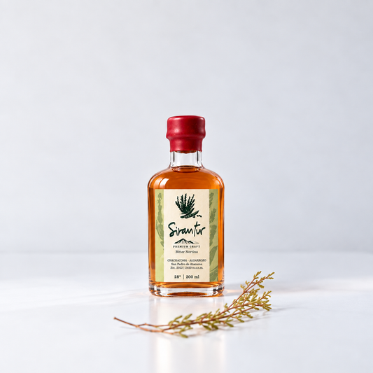 Petaca de Sirantur 200 ml, bitter nortino, con una rama de chachacoma