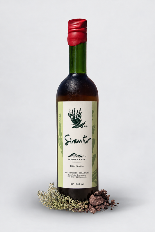 Botella de Sirantur 750 ml, bitter nortino de chachacoma y algarrobo, con hierbas del altiplano
