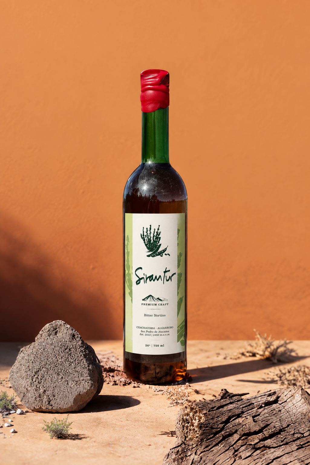 Botella de Sirantur 750 ml junto a una roca y un tronco seco del desierto