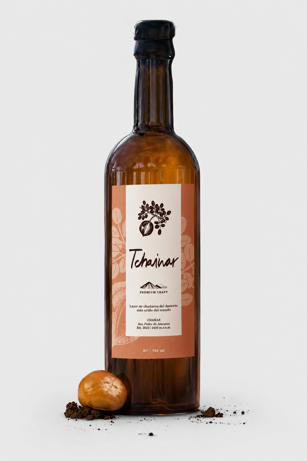Botella de Tchainar 750 ml, licor de chañar del Desierto de Atacama, con un fruto de chañar